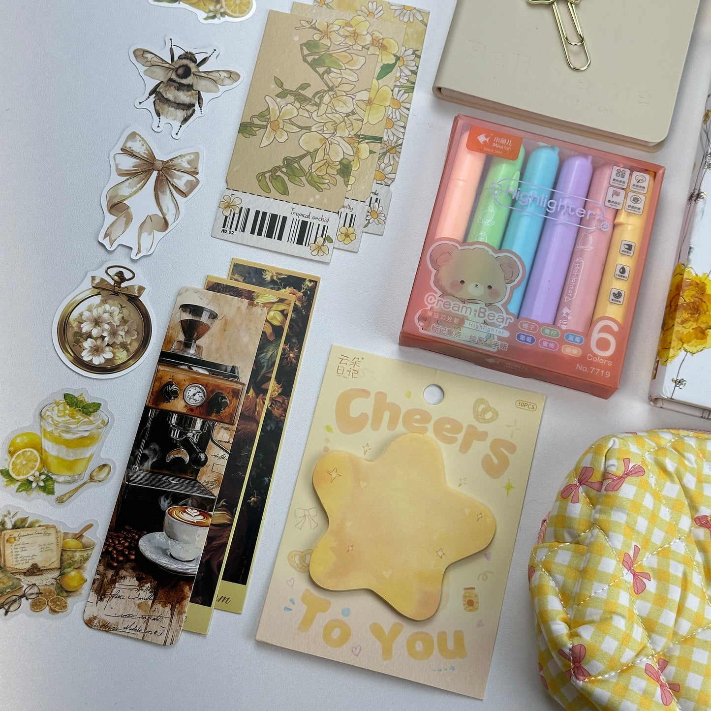 🌼 Golden Daisy Box
