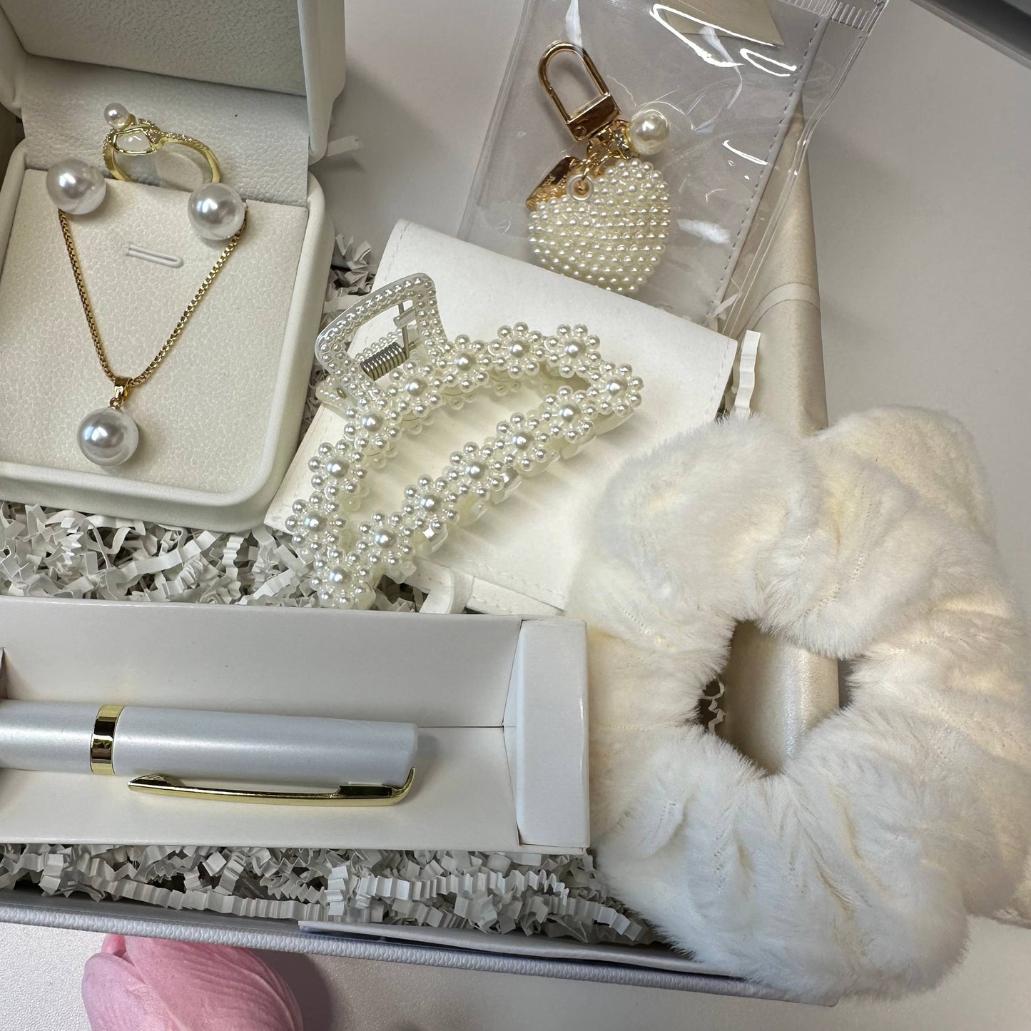 Velura Pearl Grace Box