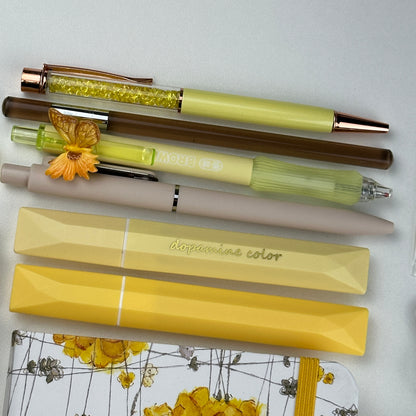 🌼 Golden Daisy Box